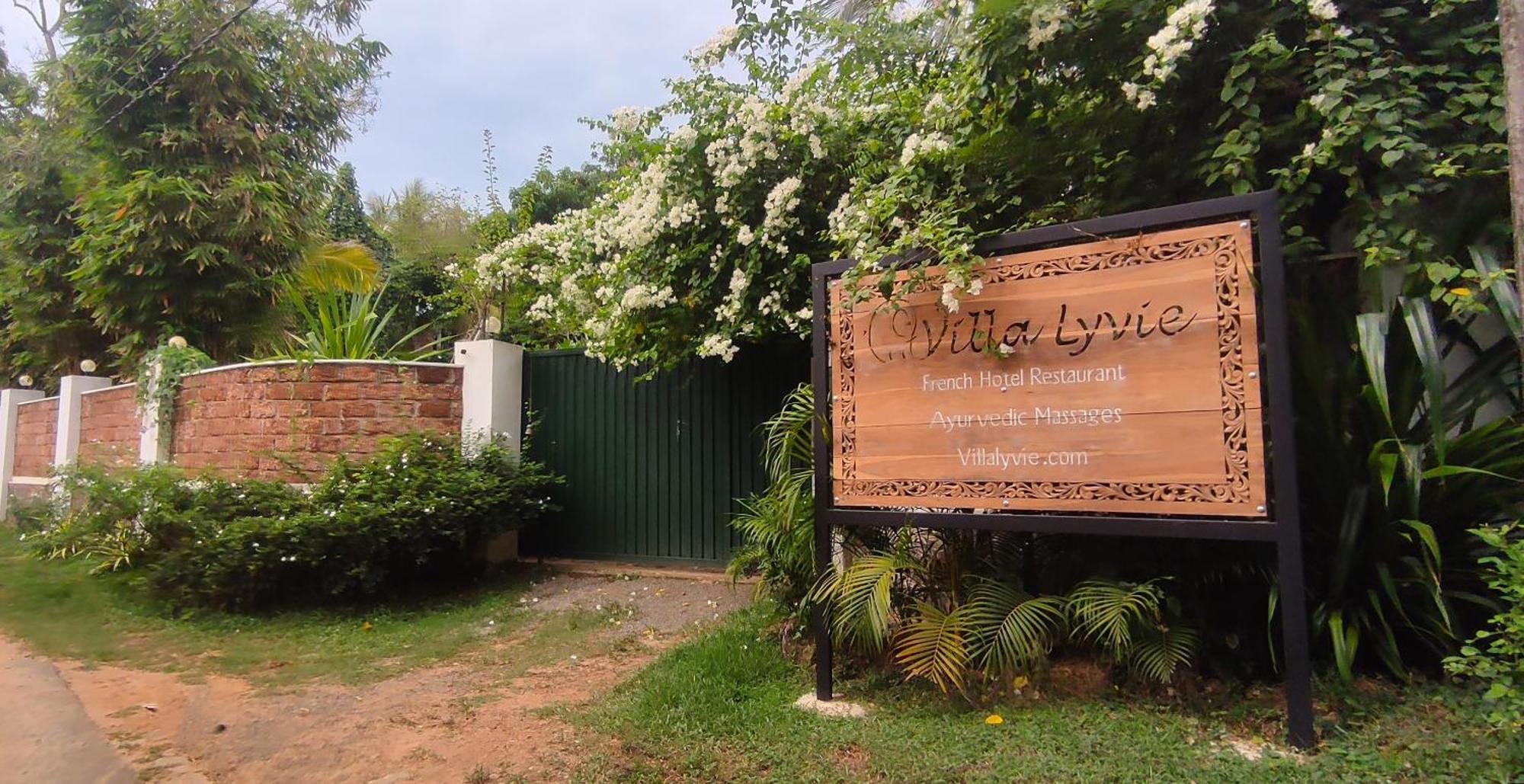 Villa Lyvie Ayurvedic Hotel タンガラ エクステリア 写真