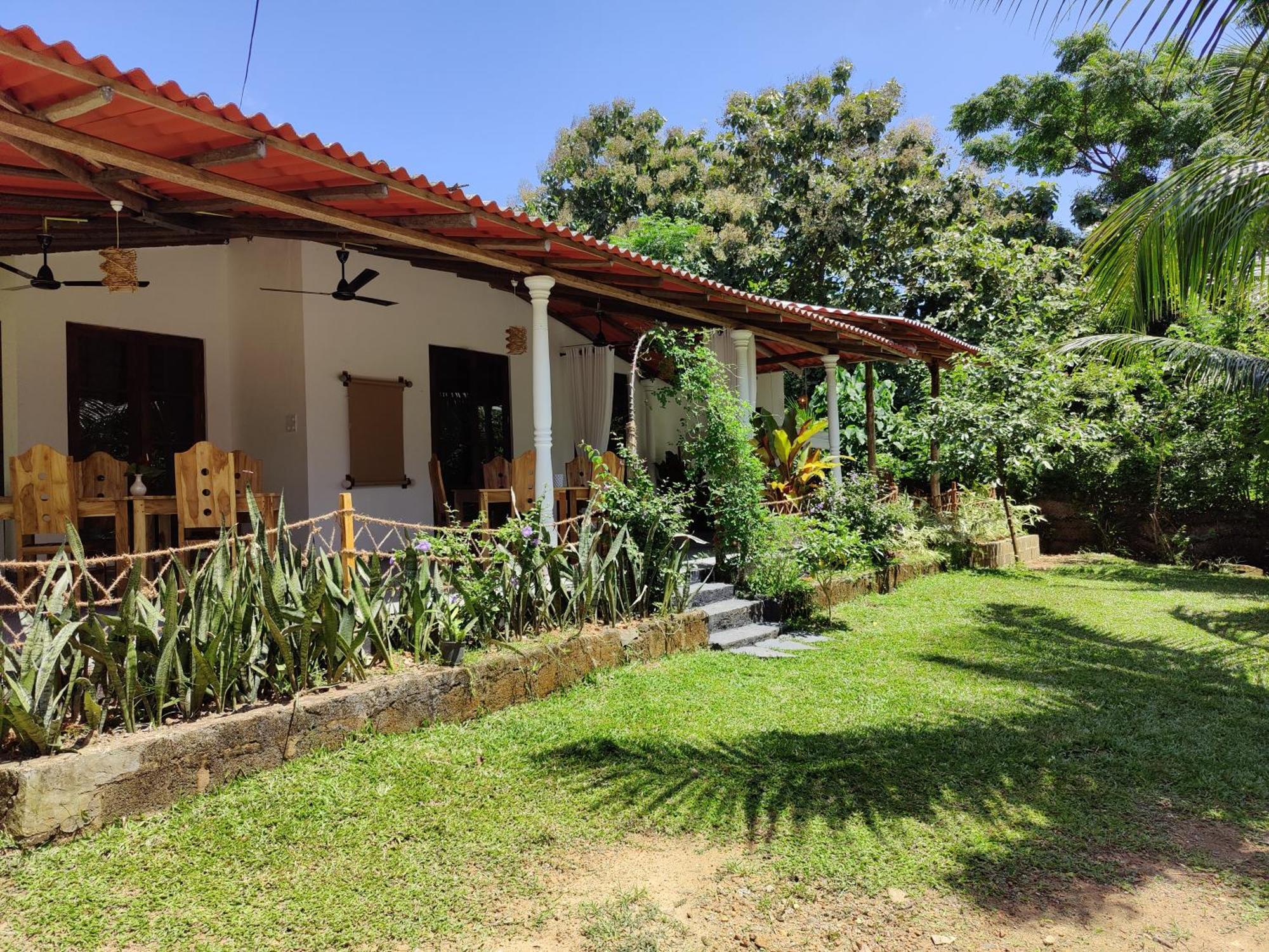 Villa Lyvie Ayurvedic Hotel タンガラ エクステリア 写真
